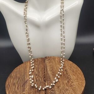 Floating White Beaded Necklace ‎N3105